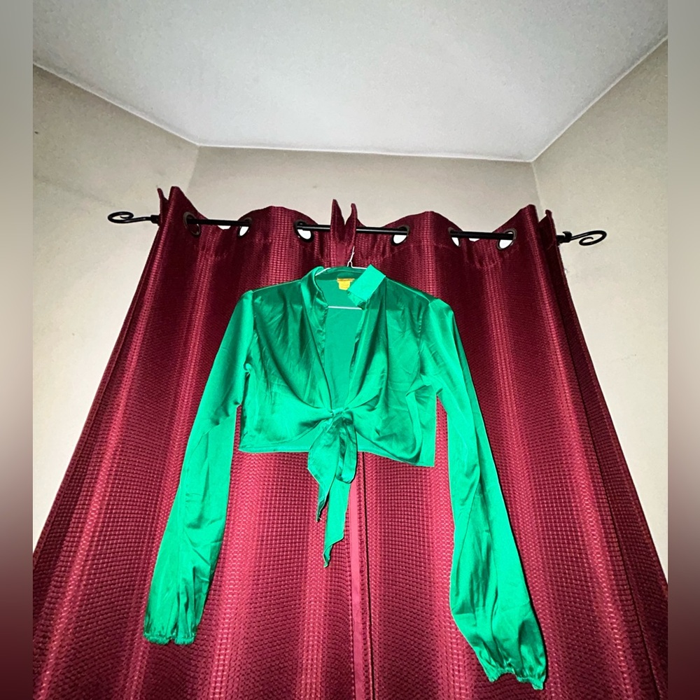 Green Daisy X-Large Tie-Up Half Of Shirt